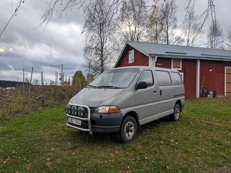 Begagnad 2004 Toyota HiAce Minibuss | 60 000 kr - Bild 1/4