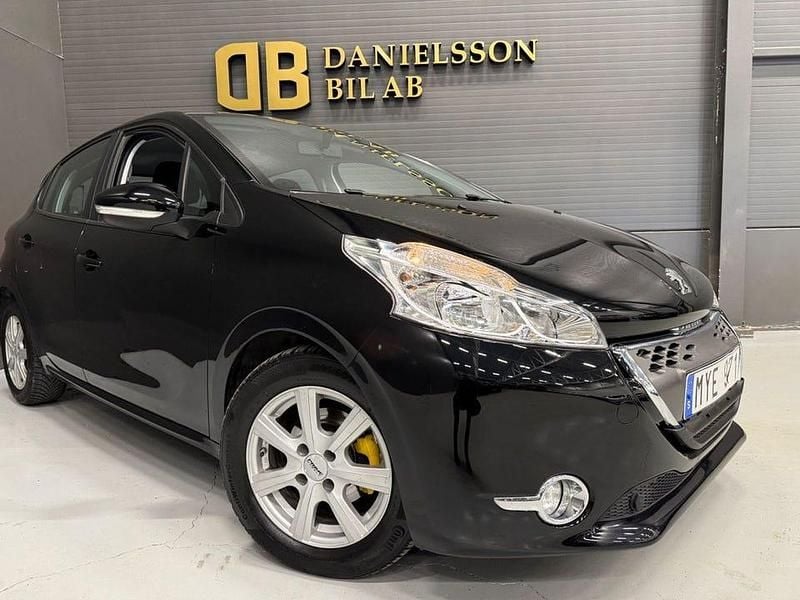 Begagnad Peugeot 208 68 HK (50 kW) 2012 Svart Halvkombi