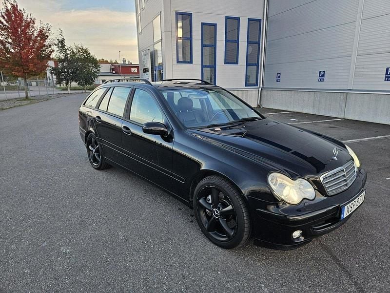 Svart Begagnad 2006 Mercedes C230 Kombi | 34 900 kr - Bild 1/4