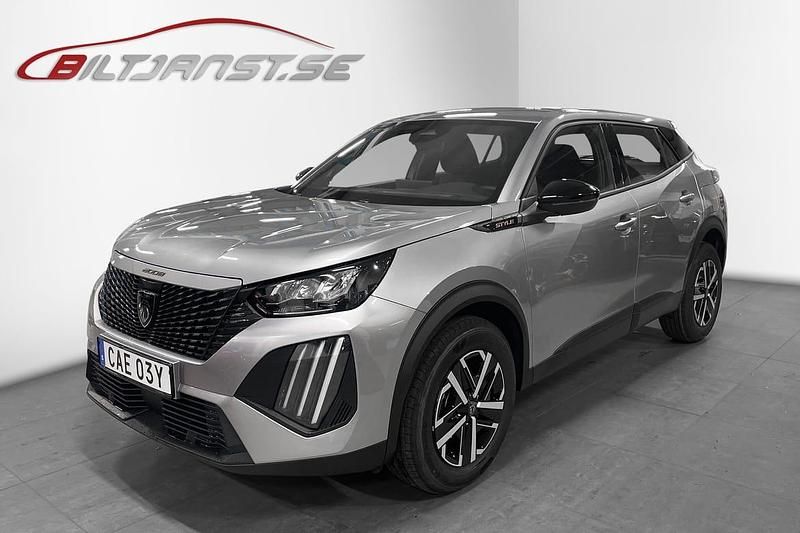 Grå Ny 2025 Peugeot 2008 SUV | 279 900 kr (Marknadspris) - Bild 1/4