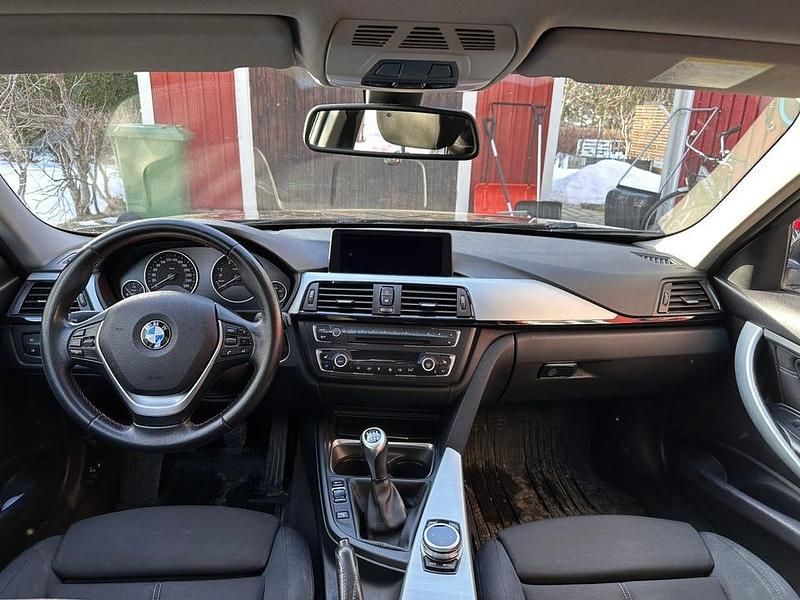 Begagnad BMW 320 Sport Line 184 HK (135 kW) 2013 Kombi