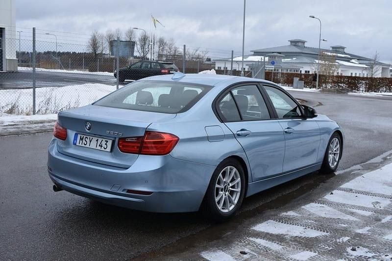 Begagnad BMW 320 184 HK (135 kW) 2012 Blå Sedan