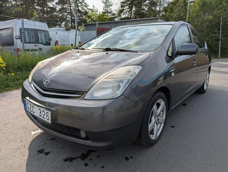 Grå Begagnad 2008 Toyota Prius Halvkombi | 58 000 kr (Marknadspris) - Bild 1/4