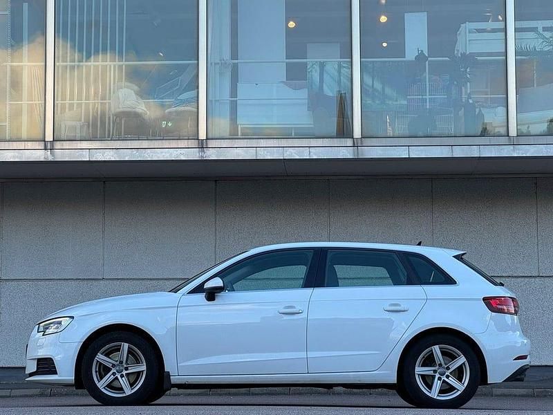 Begagnad Audi A3 Proline 116 HK (85 kW) 2019 Vit Sedan