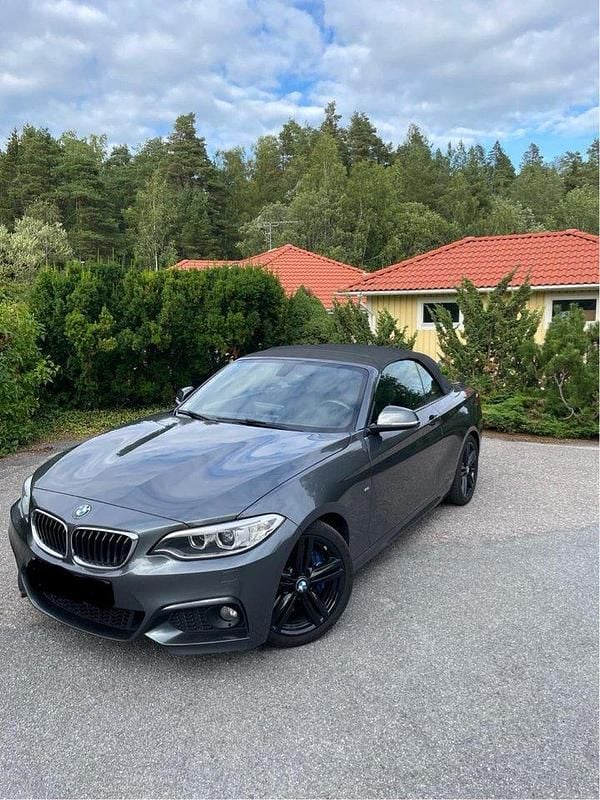 Grå Begagnad 2015 BMW 220 M Sport Cab | 190 000 kr (Bra pris) - Bild 1/4