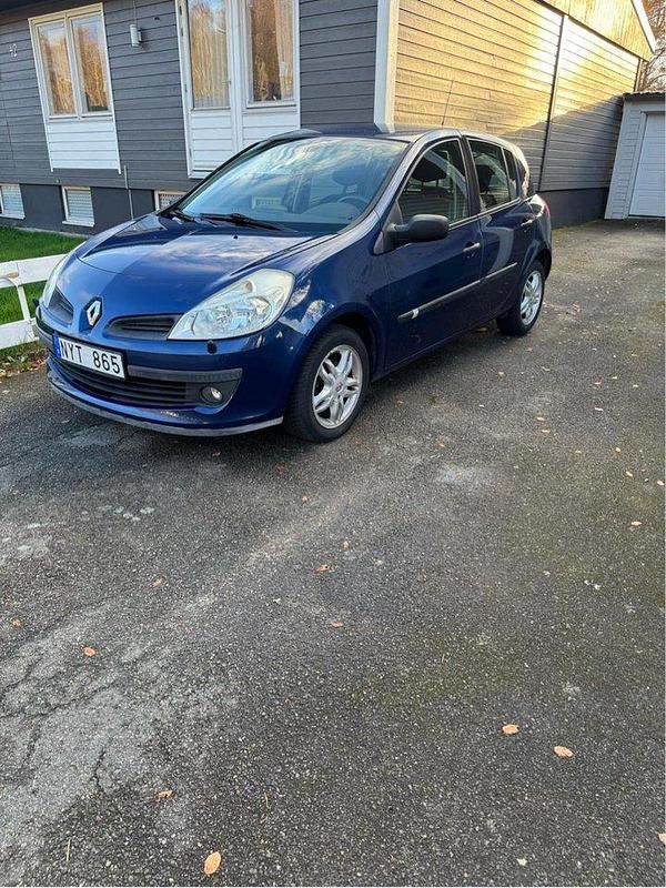 Blå Begagnad 2006 Renault Clio R.S. Halvkombi | 17 000 kr (Bra pris) - Bild 1/3