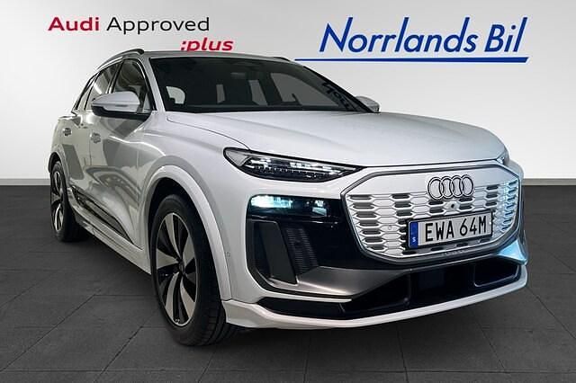 Glaciärvit metallic Begagnad 2025 Audi Q6 e-tron SUV | 849 000 kr (Marknadspris) - Bild 1/4