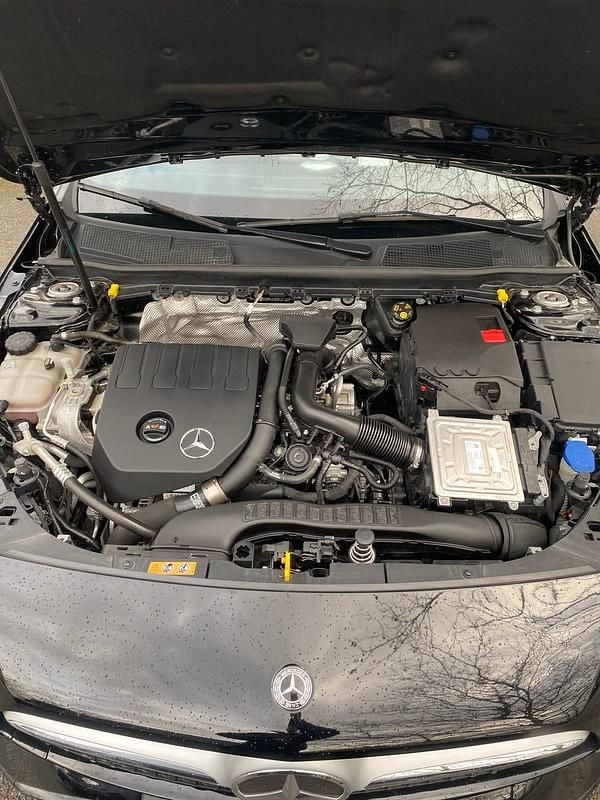 Begagnad 2020 Mercedes CLA180 Shooting Brake Kombi | 255 500 kr (Bra pris) - Bild 1/4