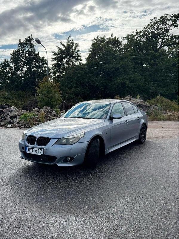 Grå Begagnad 2005 BMW 525 M Sport Sedan | 34 900 kr (Bra pris) - Bild 1/3