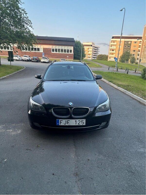 Svart Begagnad 2008 BMW 520 Kombi | 45 000 kr (Bra pris) - Bild 1/4