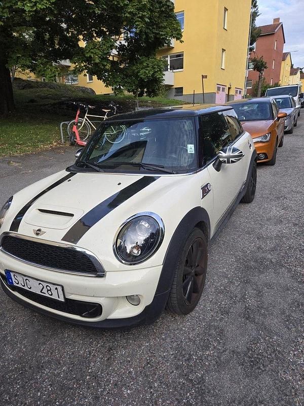 Vit Begagnad 2011 Mini Cooper S Halvkombi | 65 000 kr - Bild 1/4
