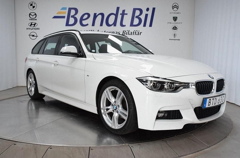 Vit Begagnad 2019 BMW 320 M Sport Kombi | 234 500 kr (Marknadspris) - Bild 1/3