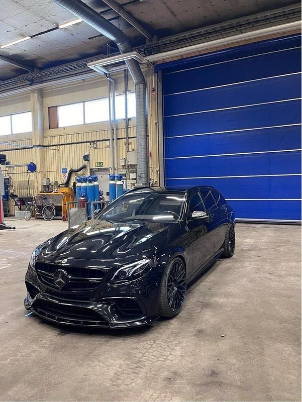 Svart Begagnad 2018 Mercedes E63S AMG AMG Kombi | 670 000 kr (Marknadspris) - Bild 1/4