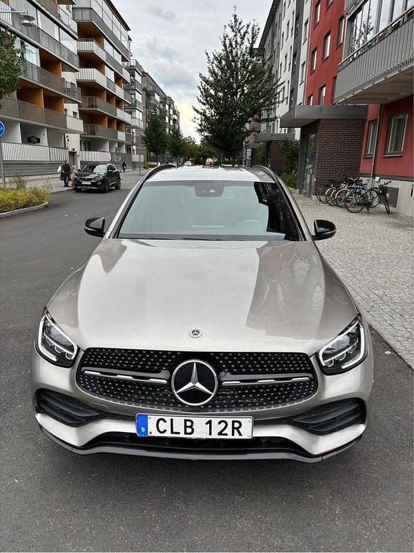 Silver Begagnad 2022 Mercedes GLC220 AMG line SUV | 425 000 kr (Marknadspris) - Bild 1/4