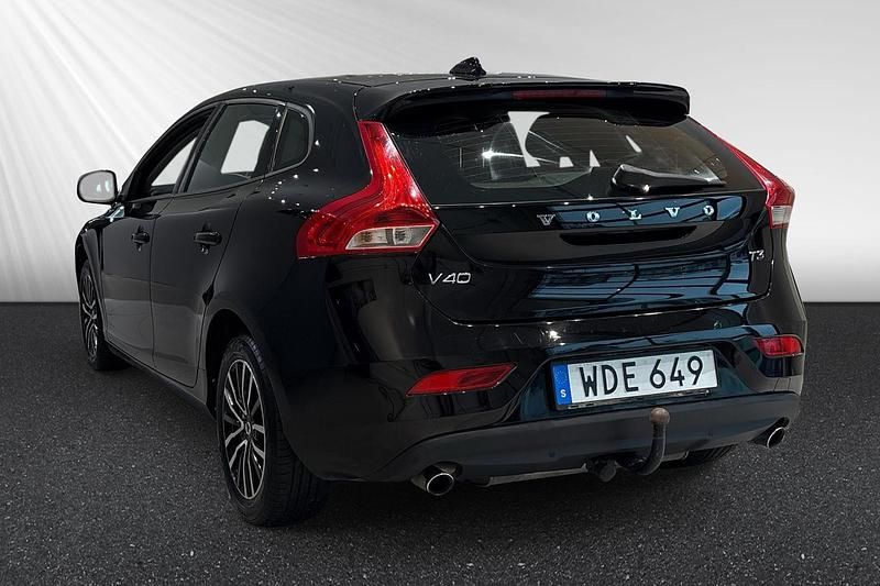 Begagnad Volvo V40 Business Edition 154 HK (113 kW) 2018 Svart Halvkombi