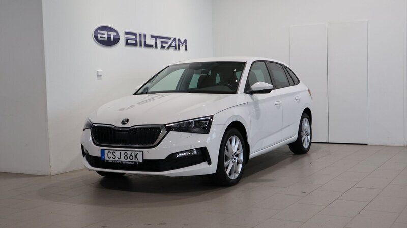 Vit Begagnad 2022 Skoda Scala Style Halvkombi | 199 900 kr (Marknadspris) - Bild 1/4