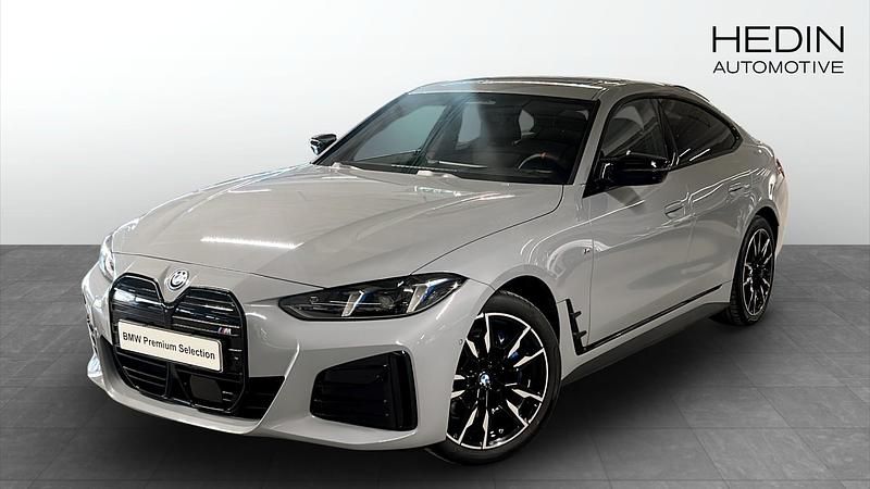 Grå Begagnad 2025 BMW i4 Sedan | 729 700 kr - Bild 1/4