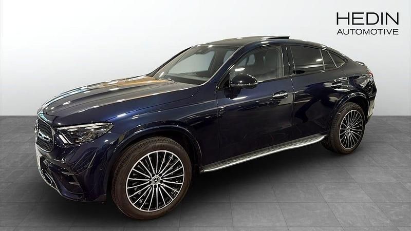 Blå Begagnad 2024 Mercedes GLC400d AMG Sportkupé | 749 900 kr - Bild 1/4
