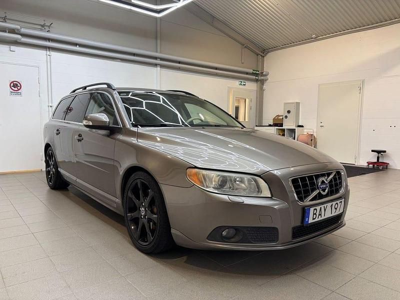 Begagnad Volvo V70 Momentum 231 HK (169 kW) 2009 Grå Kombi