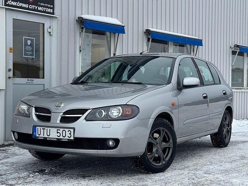 Begagnad Nissan Almera 116 HK (85 kW) 2004 Silver Halvkombi