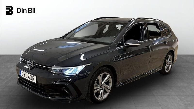 Urano grey Begagnad 2023 VW Golf VIII R-line Kombi | 349 800 kr - Bild 1/4