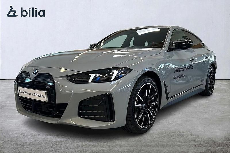 Grå Begagnad 2026 BMW i4 Sedan | 719 000 kr - Bild 1/4