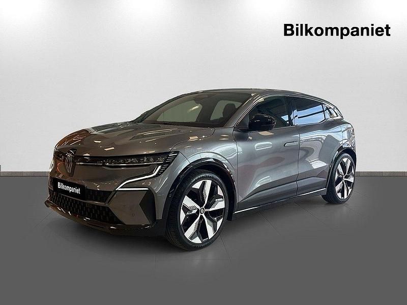 Grå Begagnad 2022 Renault Mégane Techno Halvkombi | 319 900 kr (Marknadspris) - Bild 1/4