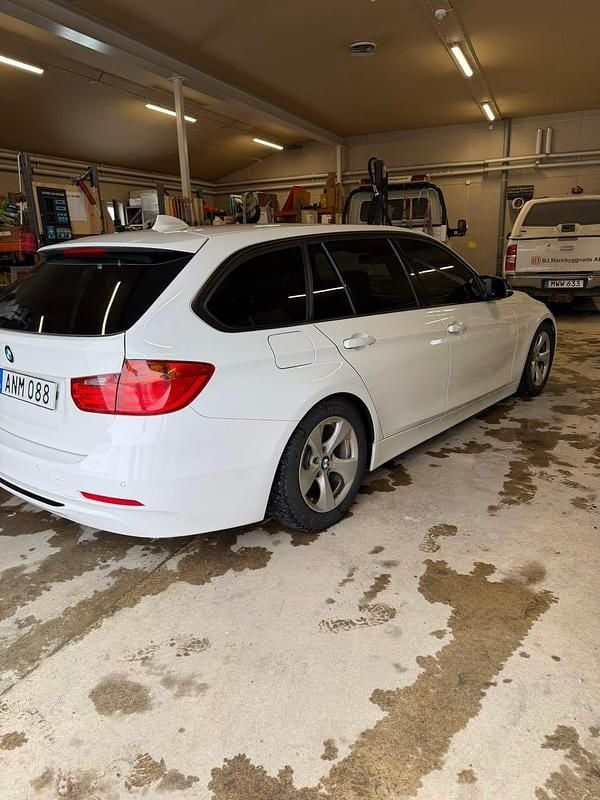 Begagnad BMW 318 143 HK (105 kW) 2013 Kombi