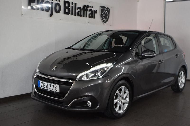 Mörkgrå Begagnad 2017 Peugeot 208 Halvkombi | 84 500 kr (Marknadspris) - Bild 1/4