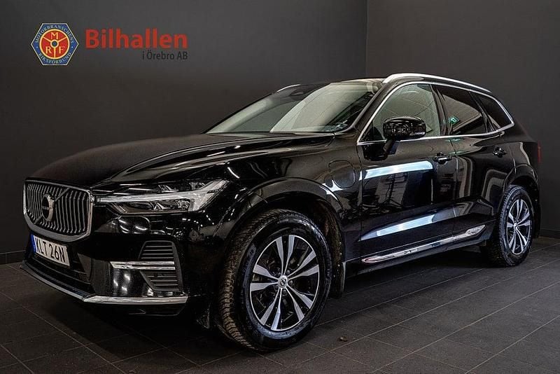 Svart Begagnad 2023 Volvo XC60 Core SUV | 369 000 kr (Superpris) - Bild 1/4