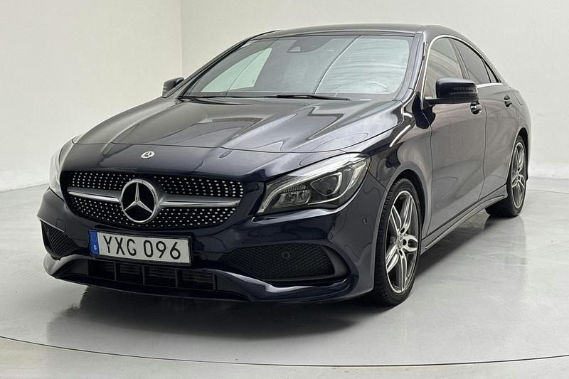 Mörkblå Begagnad 2018 Mercedes CLA200 AMG Sportkupé | 200 000 kr (Marknadspris) - Bild 1/4