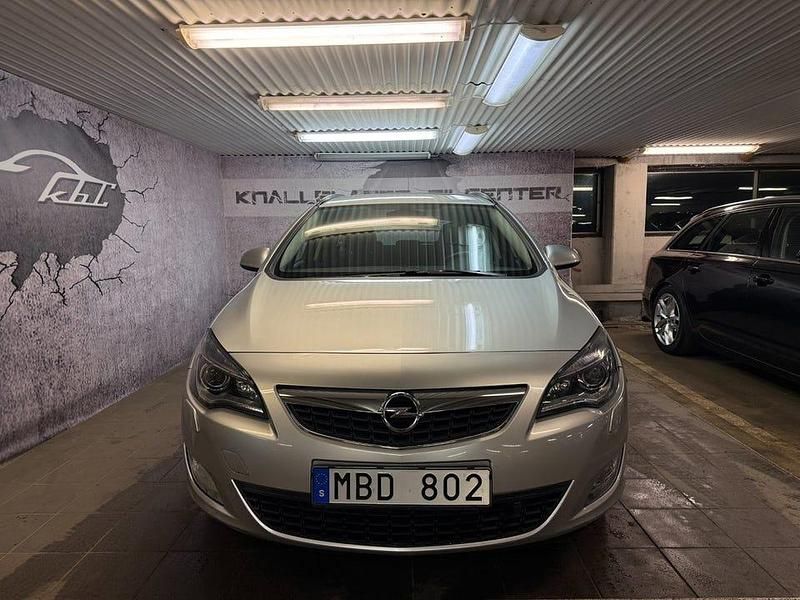 Begagnad Opel Astra 140 HK (102 kW) 2012 Grå Kombi