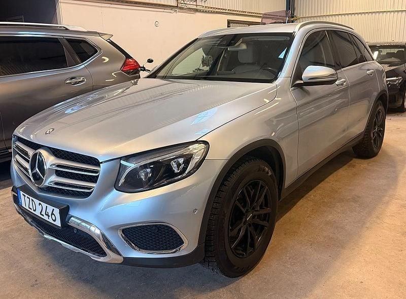 Silver Begagnad 2016 Mercedes GLC250 Luxury SUV | 265 000 kr (Marknadspris) - Bild 1/4