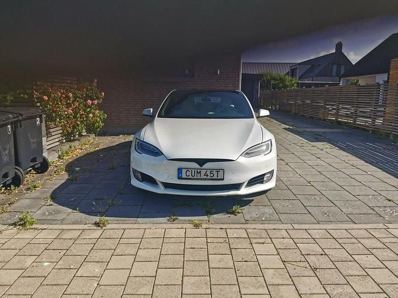 Vit Begagnad 2019 Tesla Model S Performance Sedan | 390 000 kr (Superpris) - Bild 1/4