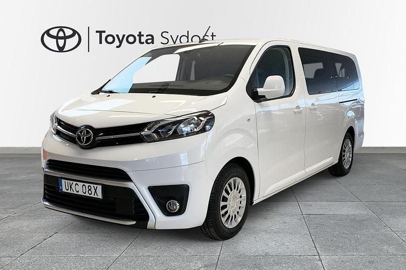 Vit Begagnad 2024 Toyota Proace Verso Kombi | 379 000 kr (Marknadspris) - Bild 1/3