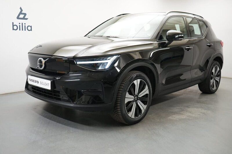 Svart Begagnad 2022 Volvo XC40 Core SUV | 359 900 kr - Bild 1/3