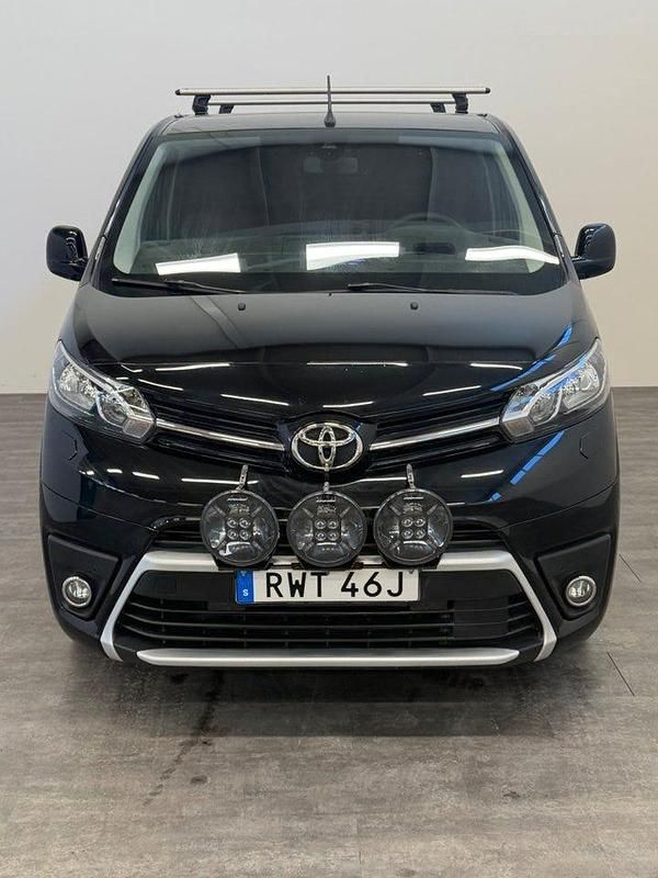Begagnad Toyota Proace 120 HK (88 kW) 2020 Svart Minibuss