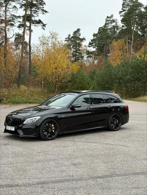 Svart Begagnad 2016 Mercedes C450 AMG AMG Kombi | 340 000 kr - Bild 1/4