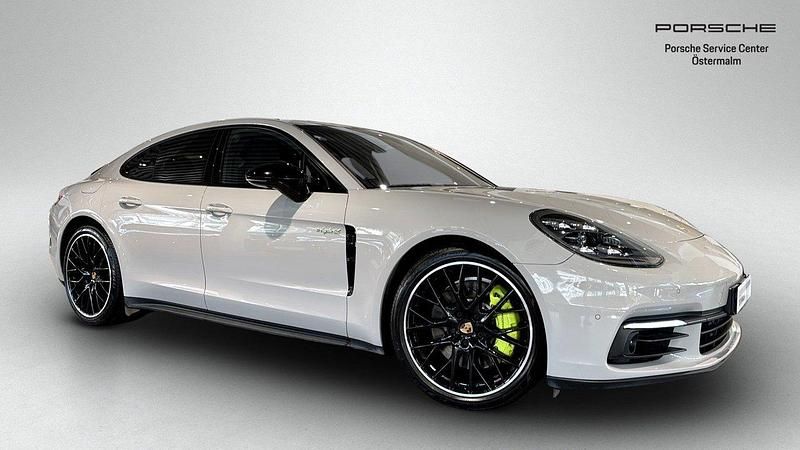 Grå Begagnad 2017 Porsche Panamera 4 Sedan | 725 000 kr (Marknadspris) - Bild 1/4