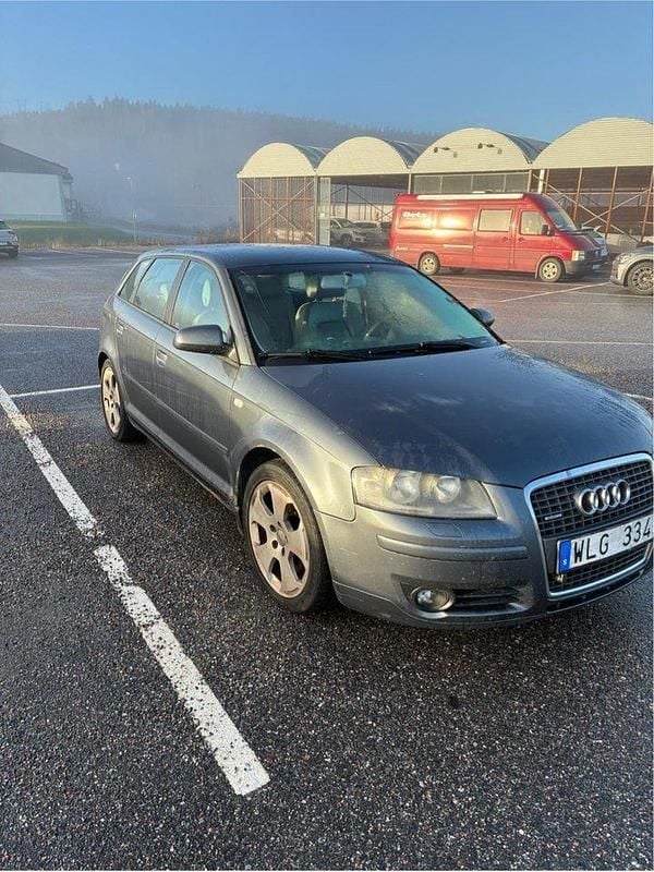 Grå Begagnad 2005 Audi A3 Sportback Comfort Halvkombi | 20 000 kr (Superpris) - Bild 1/4