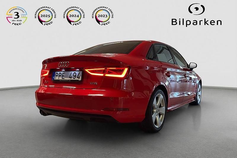 Begagnad Audi A3 Ambition 140 HK (102 kW) 2013 Röd Sedan