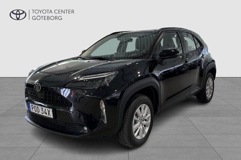 Svart Ny 2025 Toyota Yaris Cross Active SUV | 294 900 kr (Bra pris) - Bild 1/3
