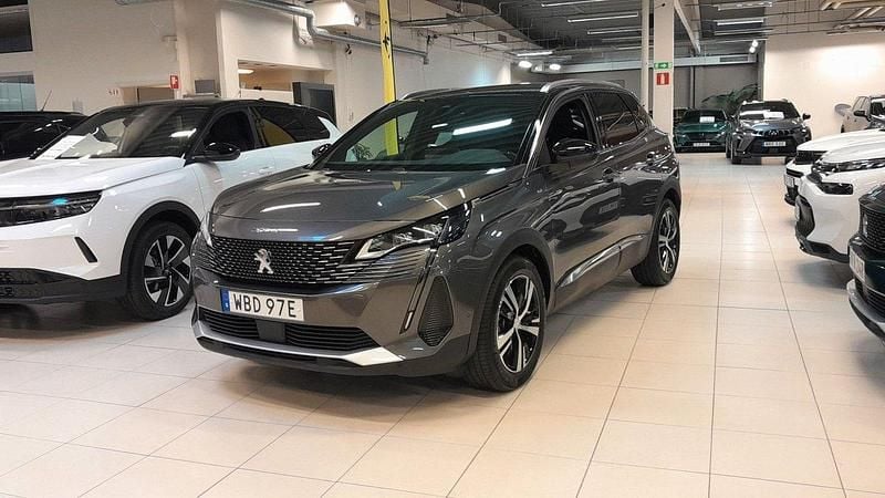 Grå Begagnad 2024 Peugeot 3008 GT SUV | 284 900 kr (Marknadspris) - Bild 1/4