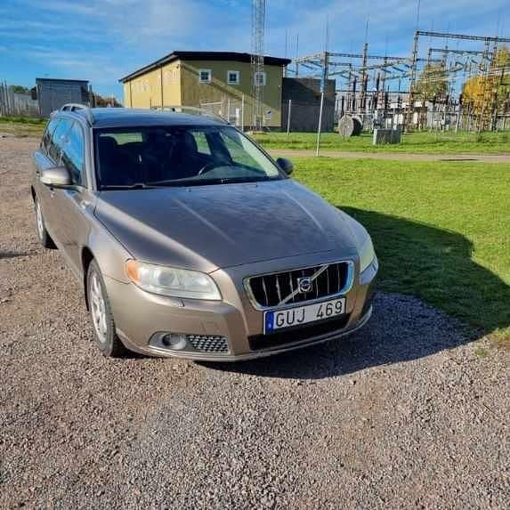 Grå Begagnad 2008 Volvo V70 Momentum Kombi | 37 500 kr (Dyr) - Bild 1/1
