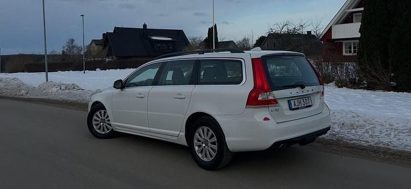 Begagnad Volvo V70 Momentum 181 HK (133 kW) 2014 Vit Kombi