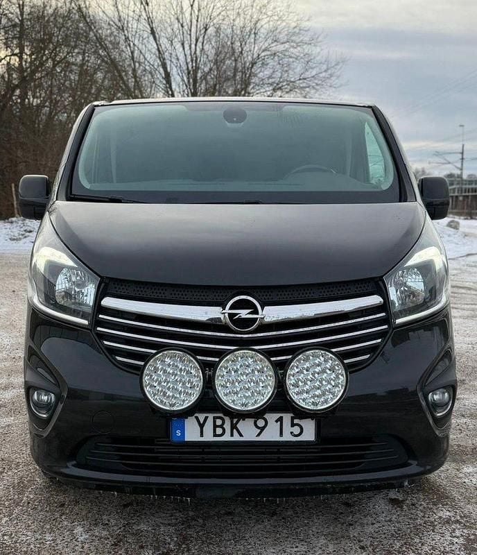 Begagnad Opel Vivaro 120 HK (88 kW) 2016 Svart Minibuss