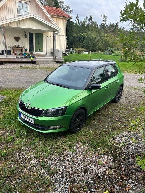 Grön Begagnad 2017 Skoda Fabia Sport Halvkombi | 65 000 kr (Marknadspris) - Bild 1/4