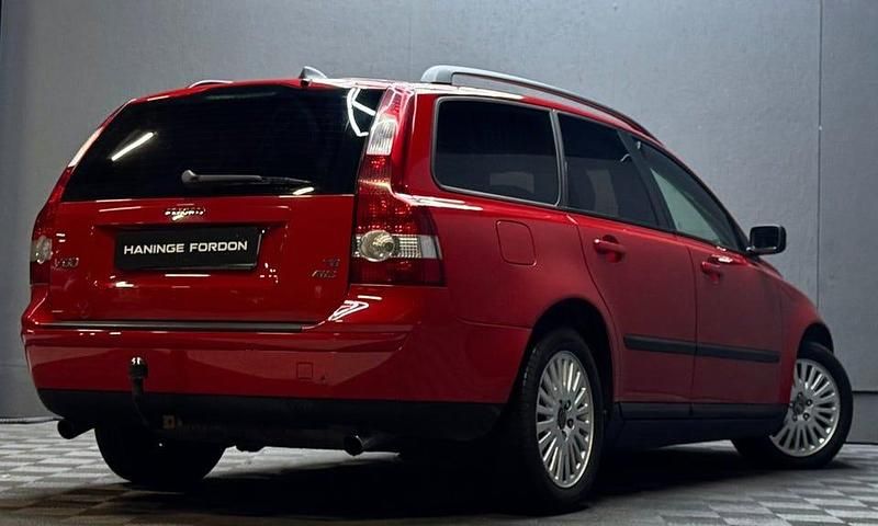 Begagnad Volvo V50 220 HK (161 kW) 2006 Röd Kombi