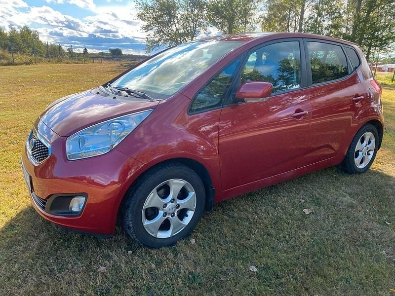 Röd Begagnad 2012 Kia Venga Comfort Halvkombi | 39 900 kr (Superpris) - Bild 1/4