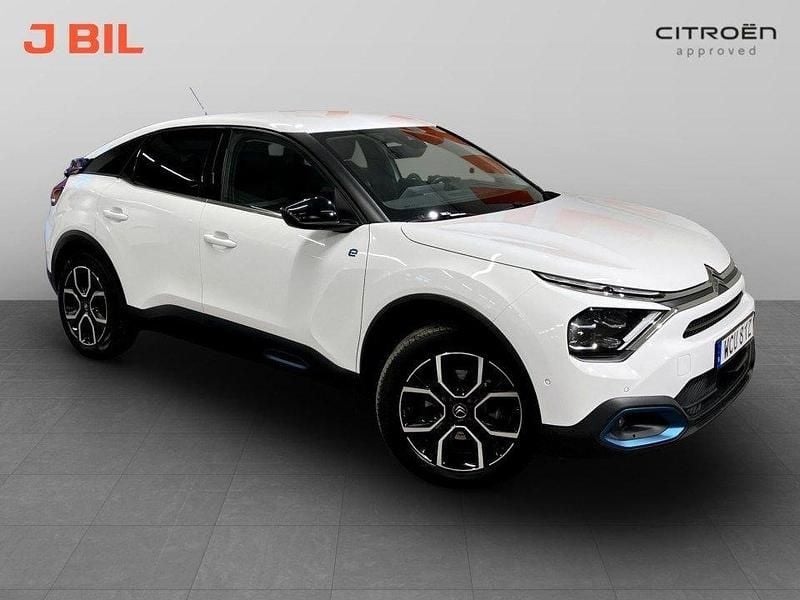 Vit Begagnad 2022 Citroën e-C4 Shine Halvkombi | 219 900 kr (Marknadspris) - Bild 1/4
